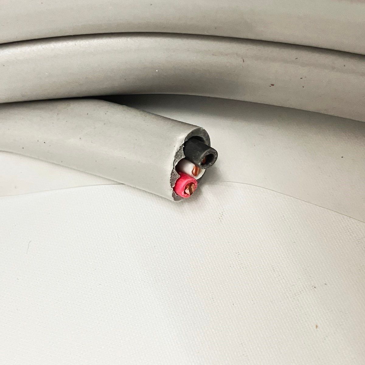 〇〇YAZAKI ヤザキ 電材 VVFケーブル 3芯 3× 2.0 PbF 100m 未開封品 〇〇YAZAKI ヤザキ 電材 VVFケーブル 3芯 3× 2.0 PbF 100m 未開封品 3