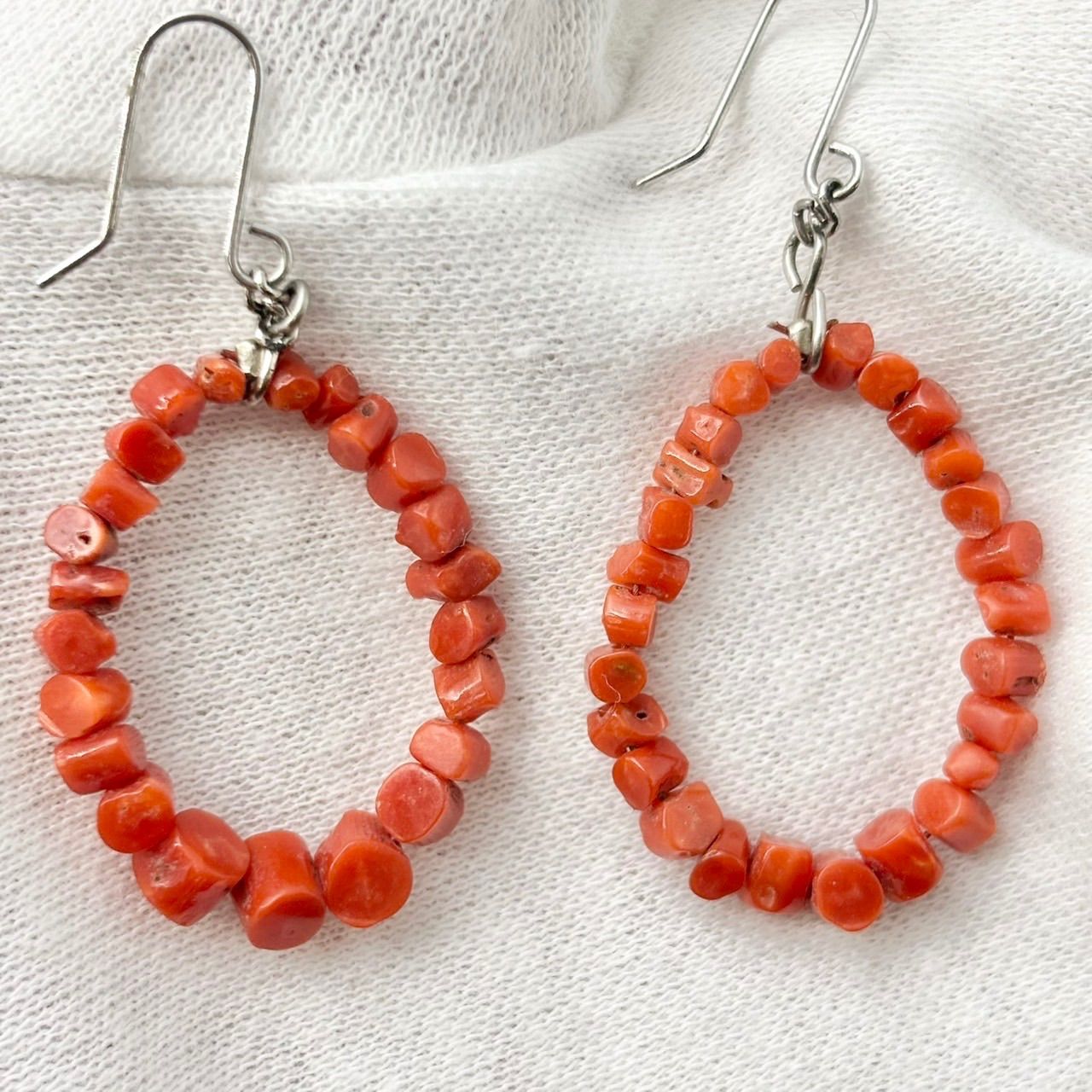 さざれ石状の赤珊瑚（サンゴ）のフックピアス 1605 - メルカリ