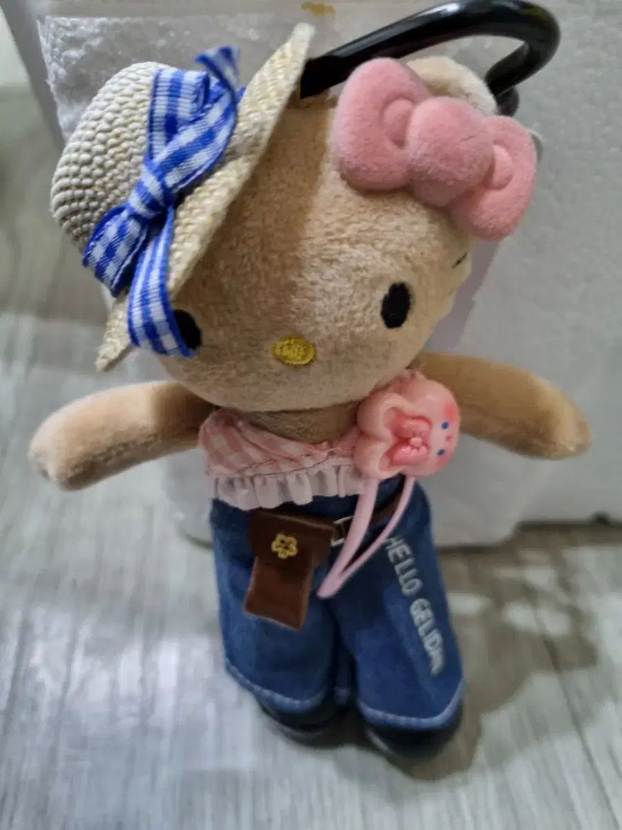 ハローキティ　ぬいぐるみ　麦わら帽子　2体セット　美品　レア ハローキティ ぬいぐるみ 麦わら帽子 2体セット 美品 レア ハロー