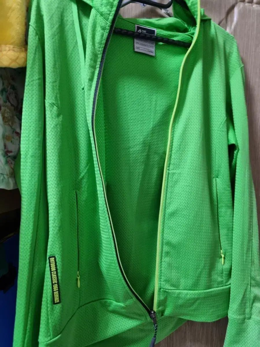 THE NORTH FACE ザノースフェイス グリーン メッシュ フード ジップアップ
