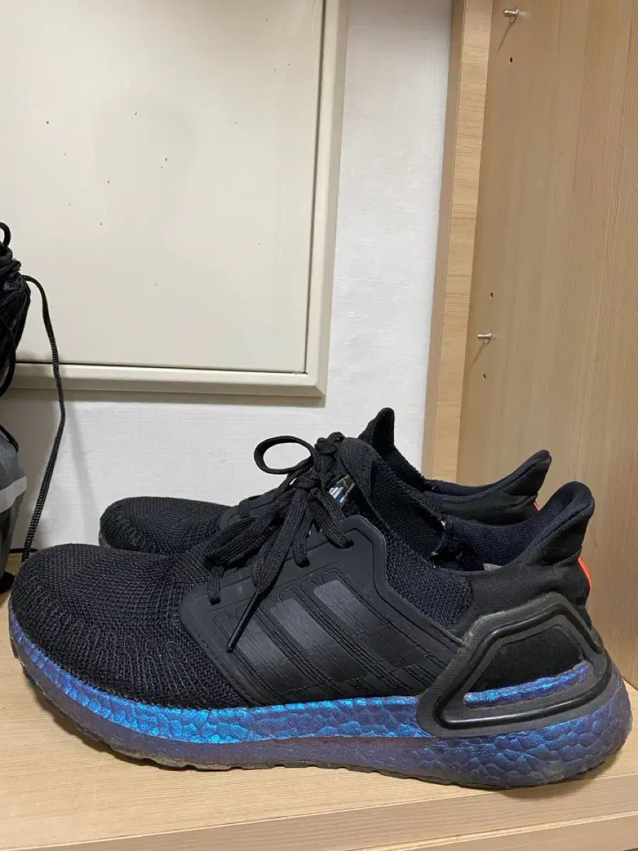 アディダス ウルトラブースト20