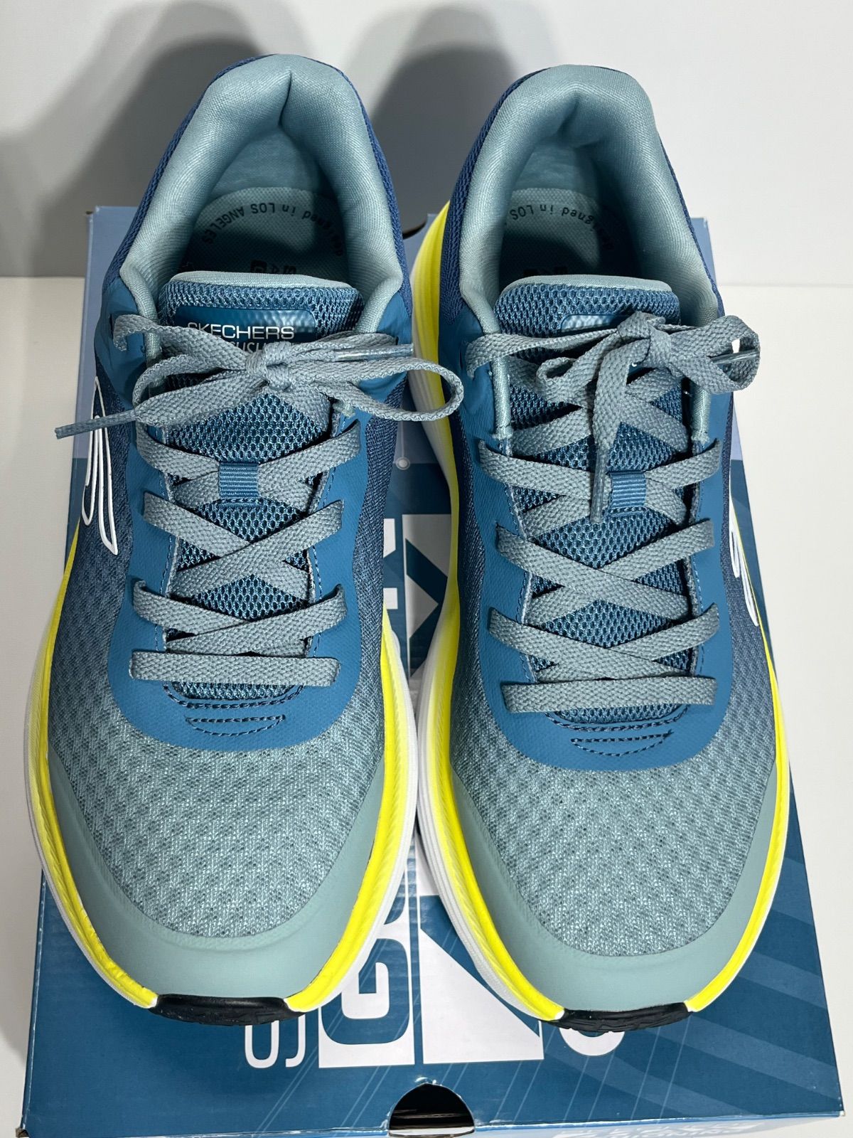 新品未使用 スケッチャーズ スニーカー Skechers Max Cushioning 