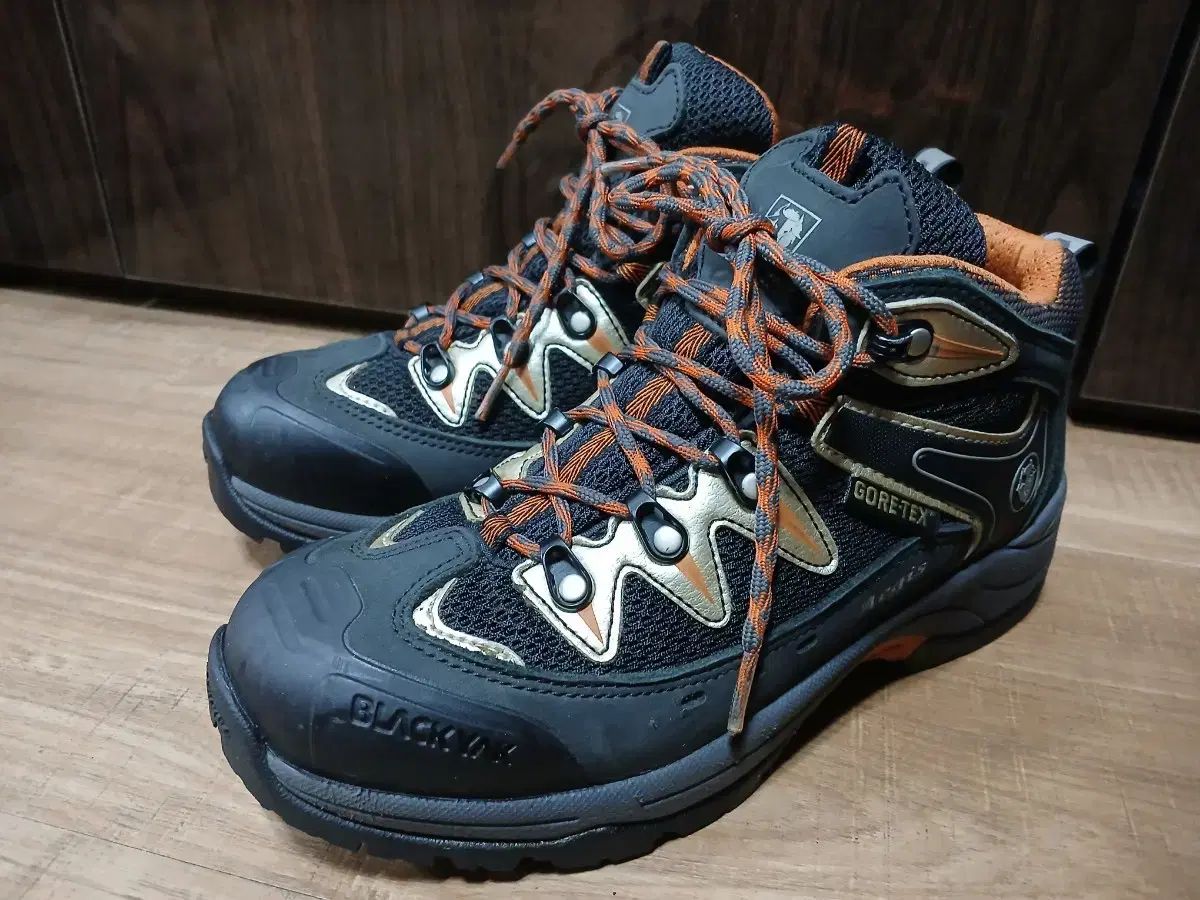 BLACK YAK ブラックヤク ゴアテックス GORE TEX 登山靴 トザンクツ ブラック オレンジ 240 mm