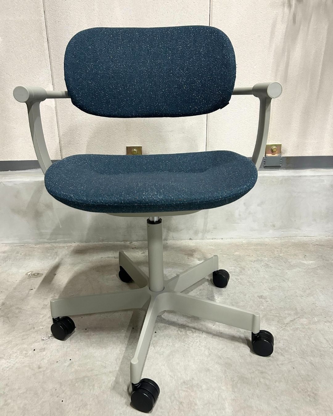 Bランク vertebra03 バーテブラ 5本脚 ウレタンキャスター ペールオリーブ ダックブルー