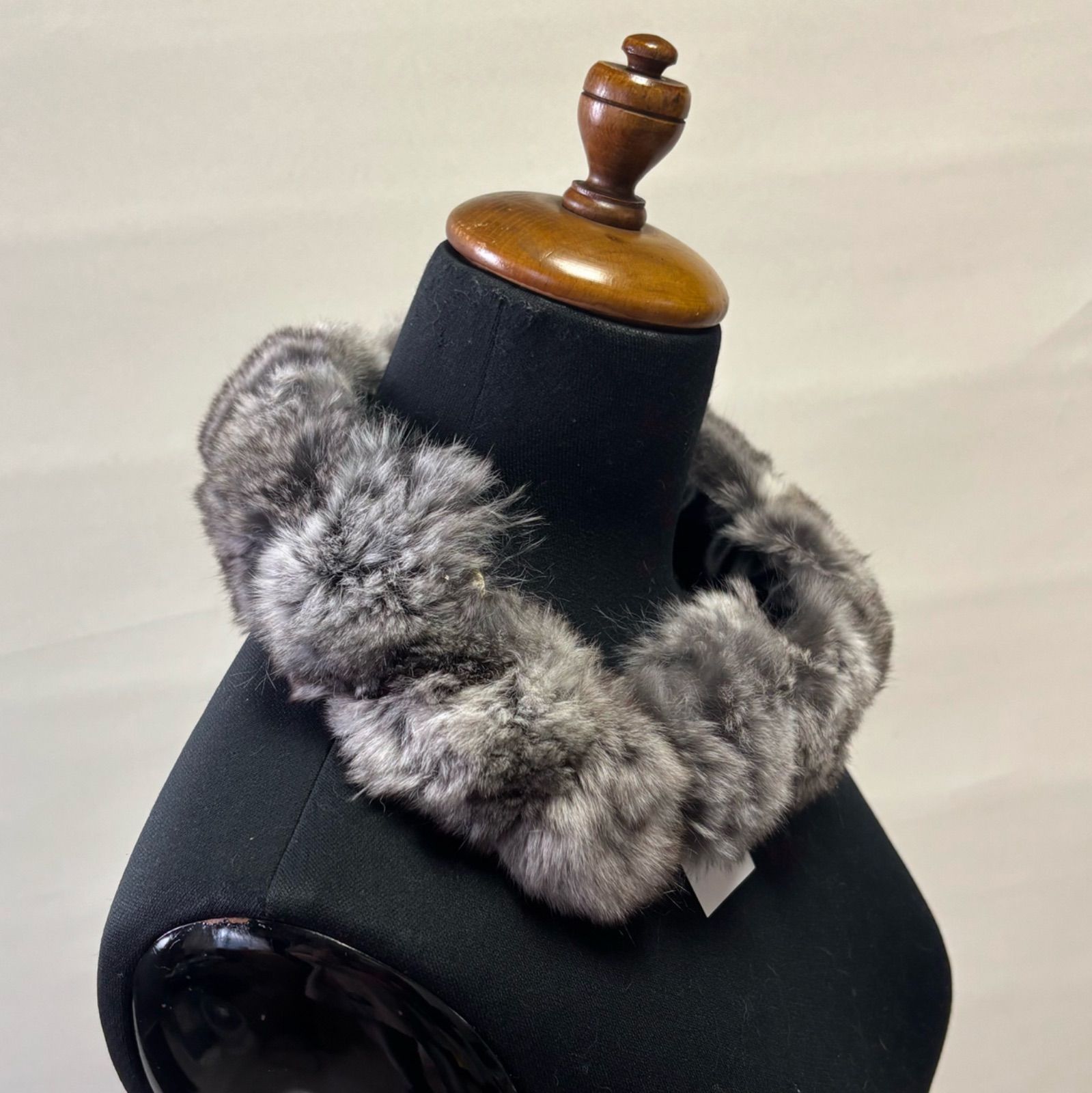 新品 傷あり】チンチラファーマフラー ボンボン付き ナチュラル リアル