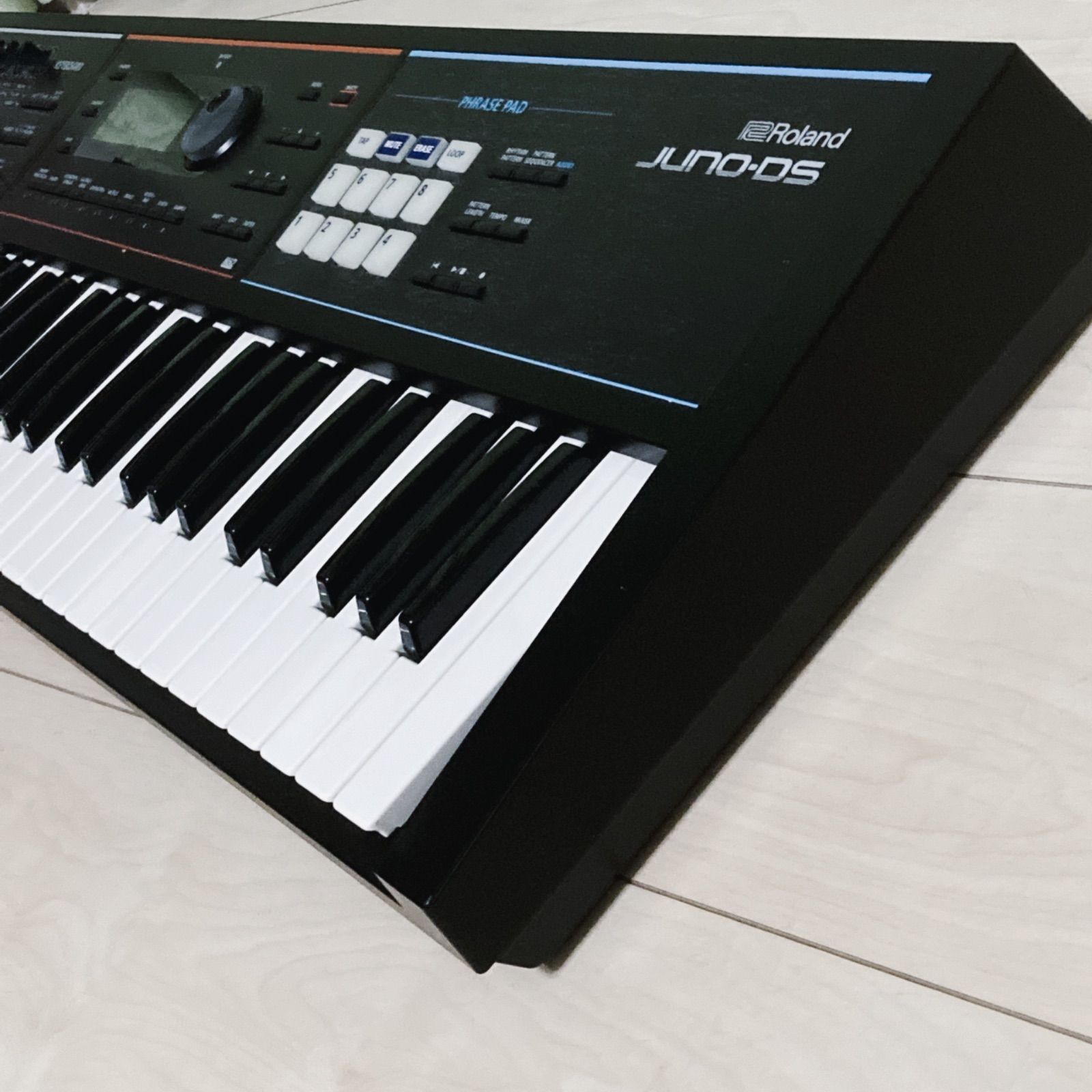 Roland JUNO-DS61 シンセサイザー 61鍵 専用ケース付き ローランド