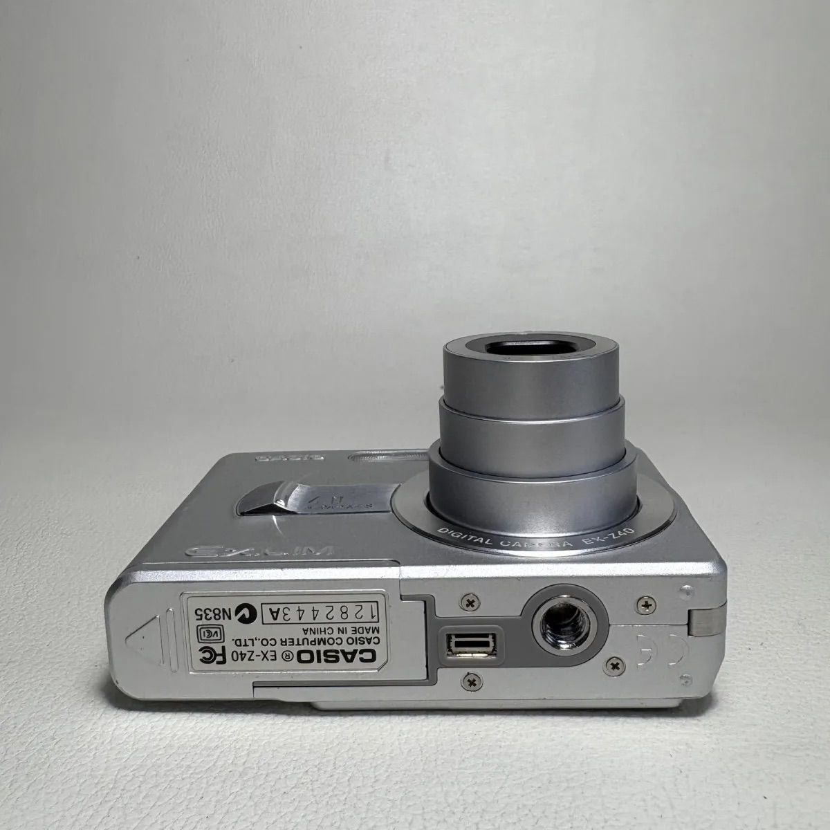 CASIO EXILIM ZOOM EX-Z40 シルバー【動作確認済】 - メルカリ