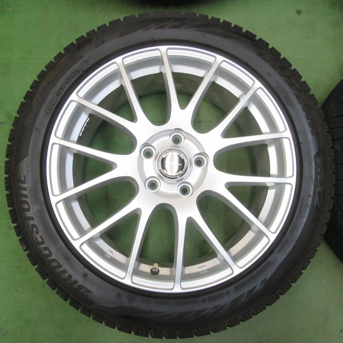 バリ溝！キレイ！9.5分☆スタッドレス 225/50R18 ブリヂストン 
