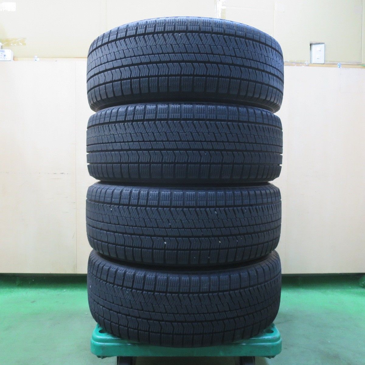 バリ溝！キレイ！9.5分☆スタッドレス 225/50R18 ブリヂストン 