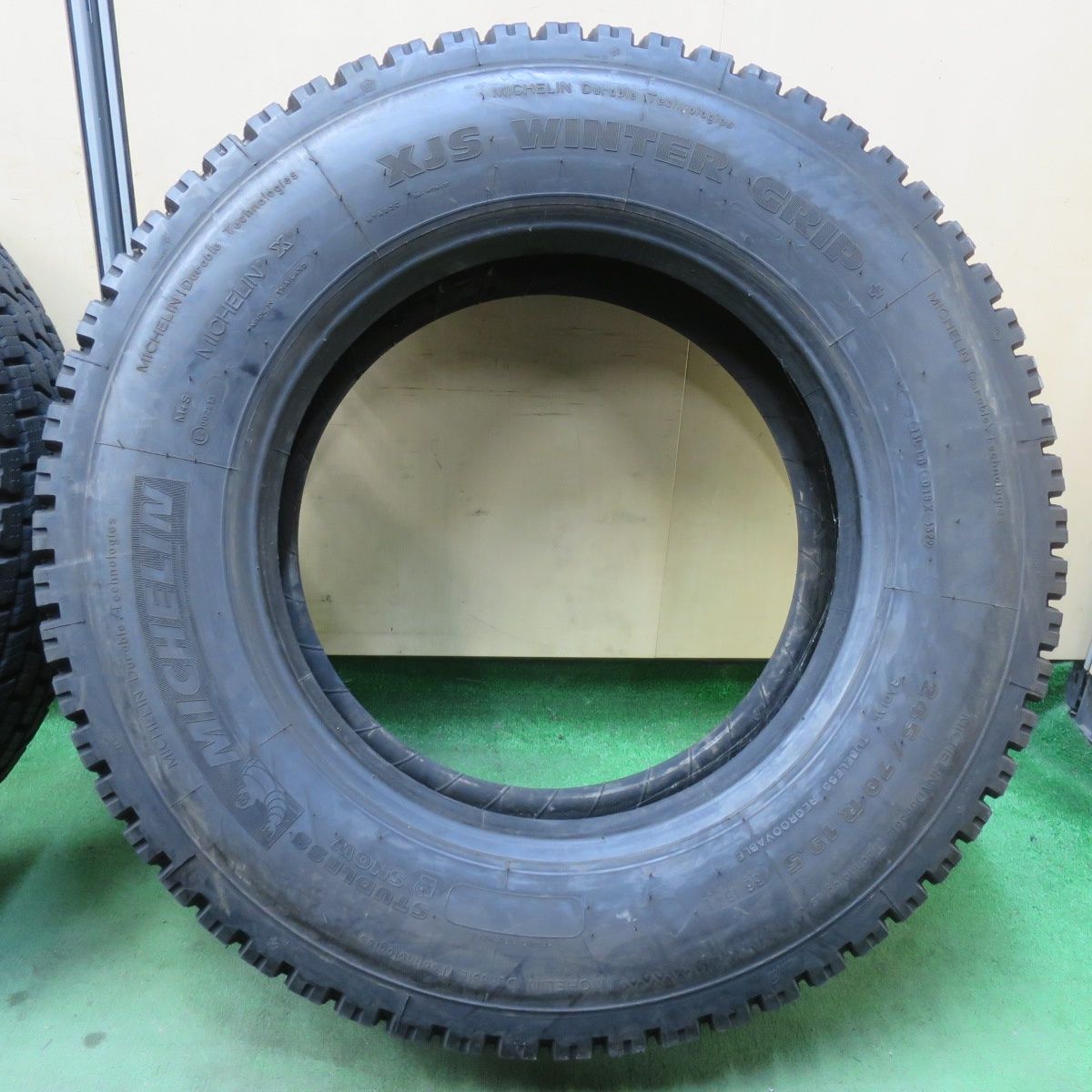 【取引中】19年製9分山 バリ溝スタッドレス 155/65r13 バリ溝！22年！9分☆トラック タイヤ 245/70R19.5 136/134L