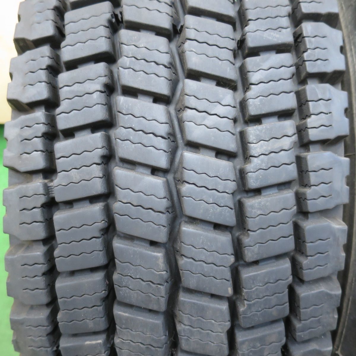 バリ溝7.5mm 175/70R14スタッドレス バリ溝！22年！9分☆トラック タイヤ 245/70R19.5 136/134L