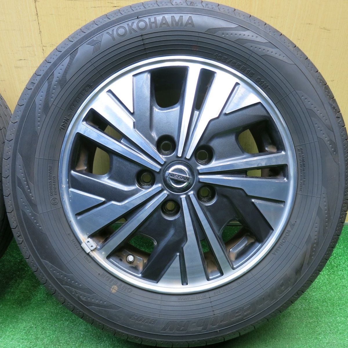 バリ溝！23年！9.5分☆日産 C27 セレナ e-POWER 純正 195/65R15 