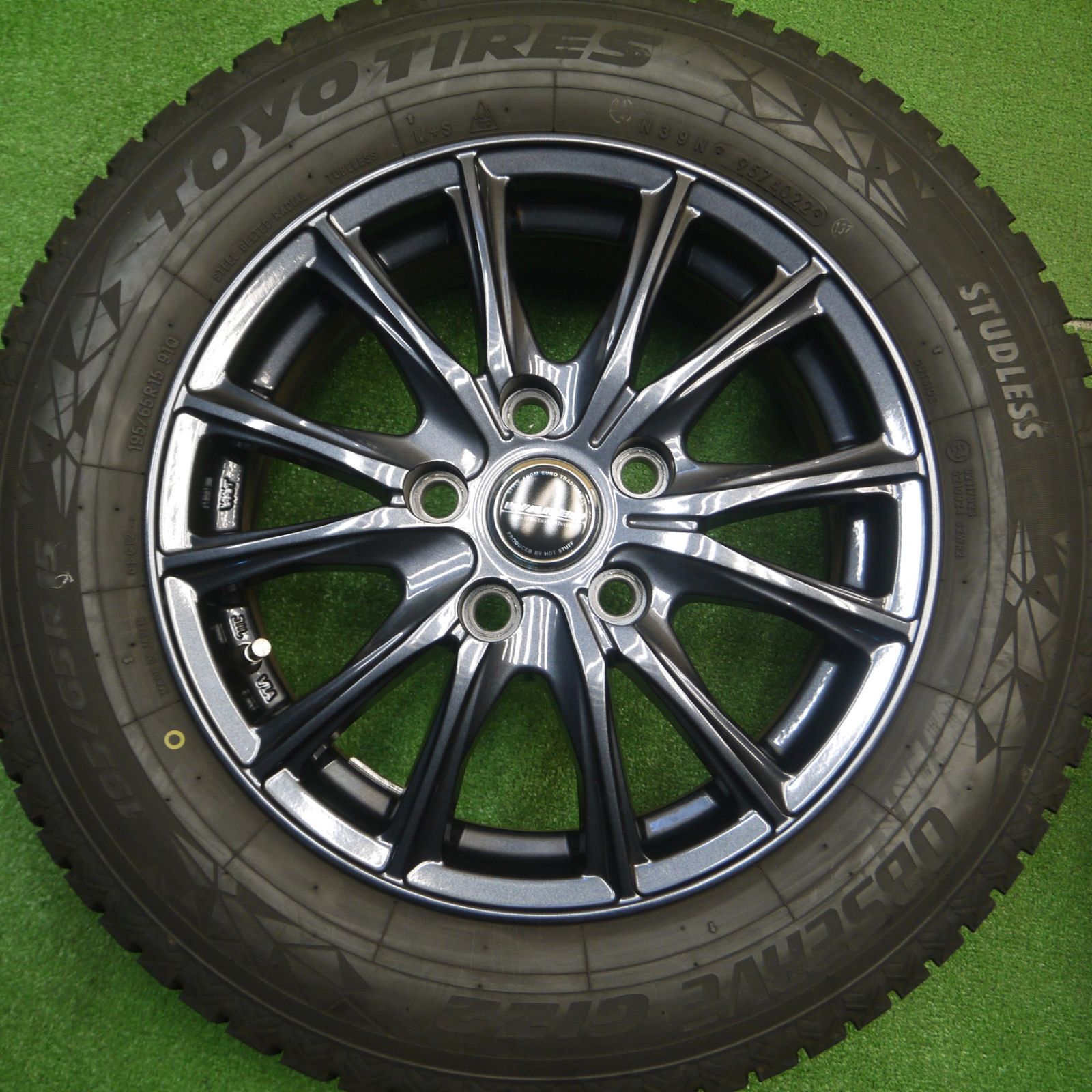 バリ溝！22年！キレイ！9.5分☆スタッドレス 195/65R15 トーヨー