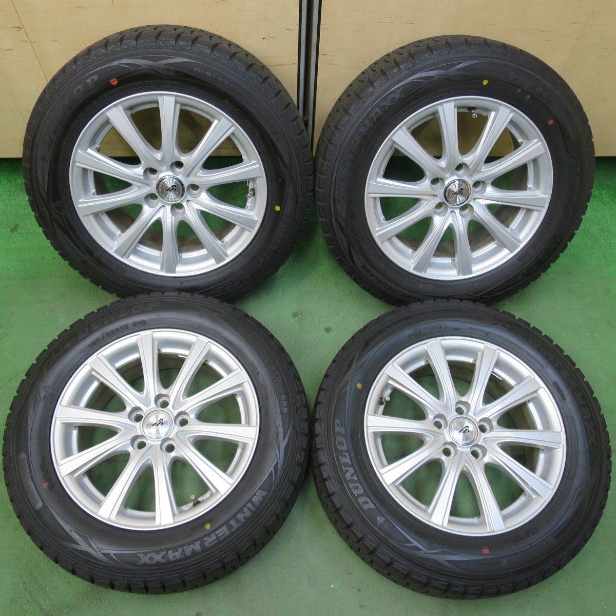 バリ溝！8.5分☆レクサス CT 等 195/65R15 スタッドレス ダンロップ 