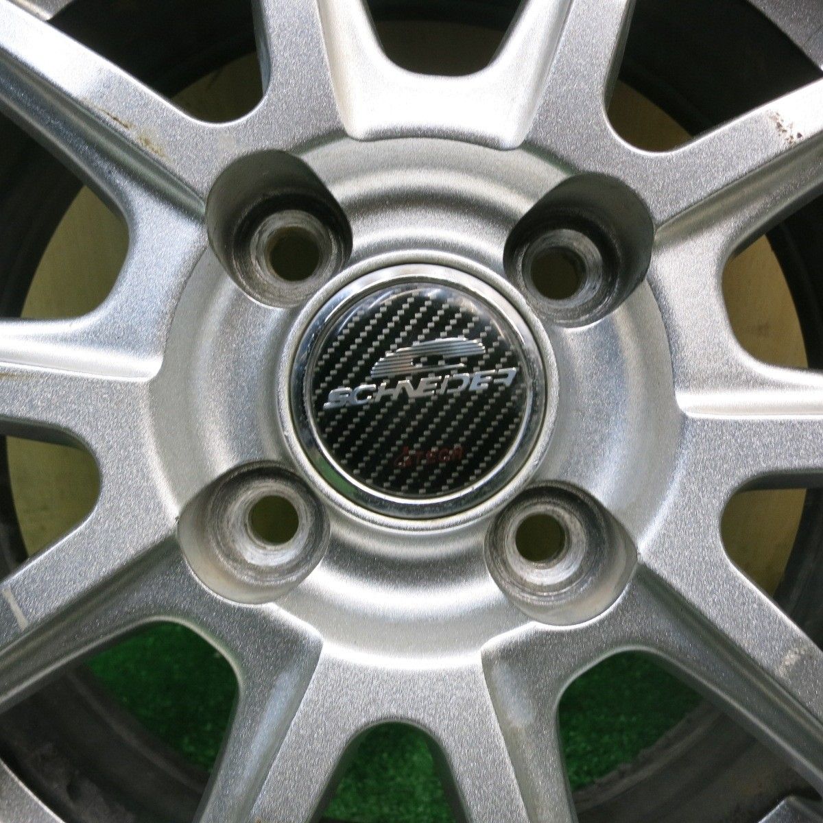 バリ溝！24年！キレイ！ほぼ10分☆スタッドレス 185/70R14 ハンコック