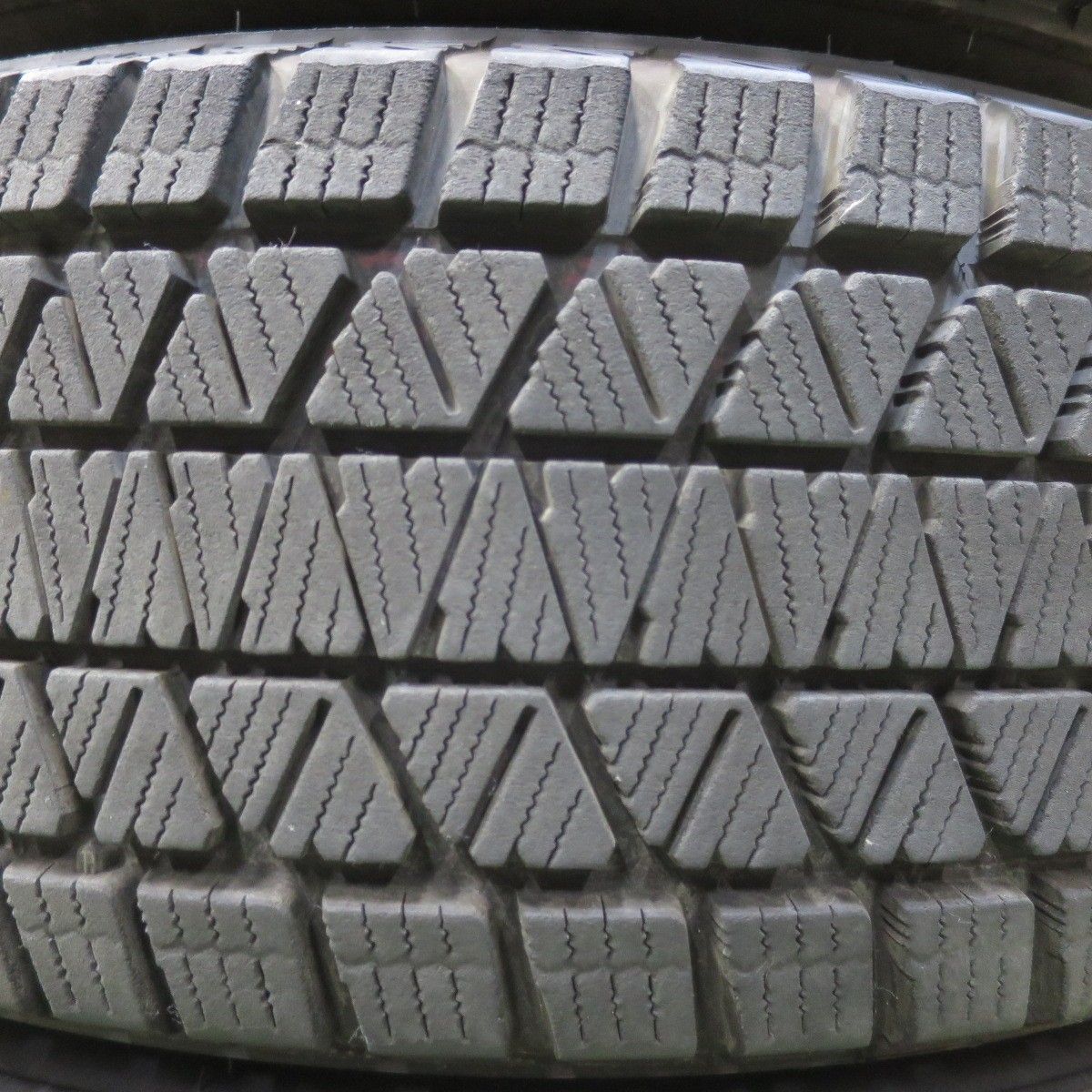 バリ溝！22年！9.5分☆スタッドレス 225/65R17 ブリヂストン