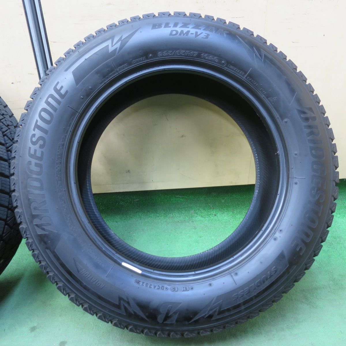 バリ溝！22年！9.5分☆スタッドレス 225/65R17 ブリヂストン