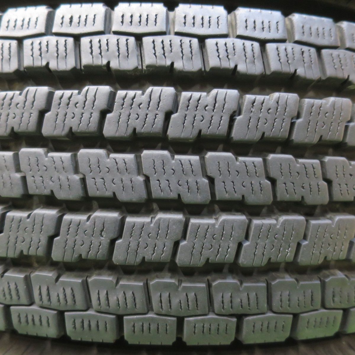 バリ溝！22年！9分☆スタッドレス 195/80R15 107/105L ヨコハマ アイス