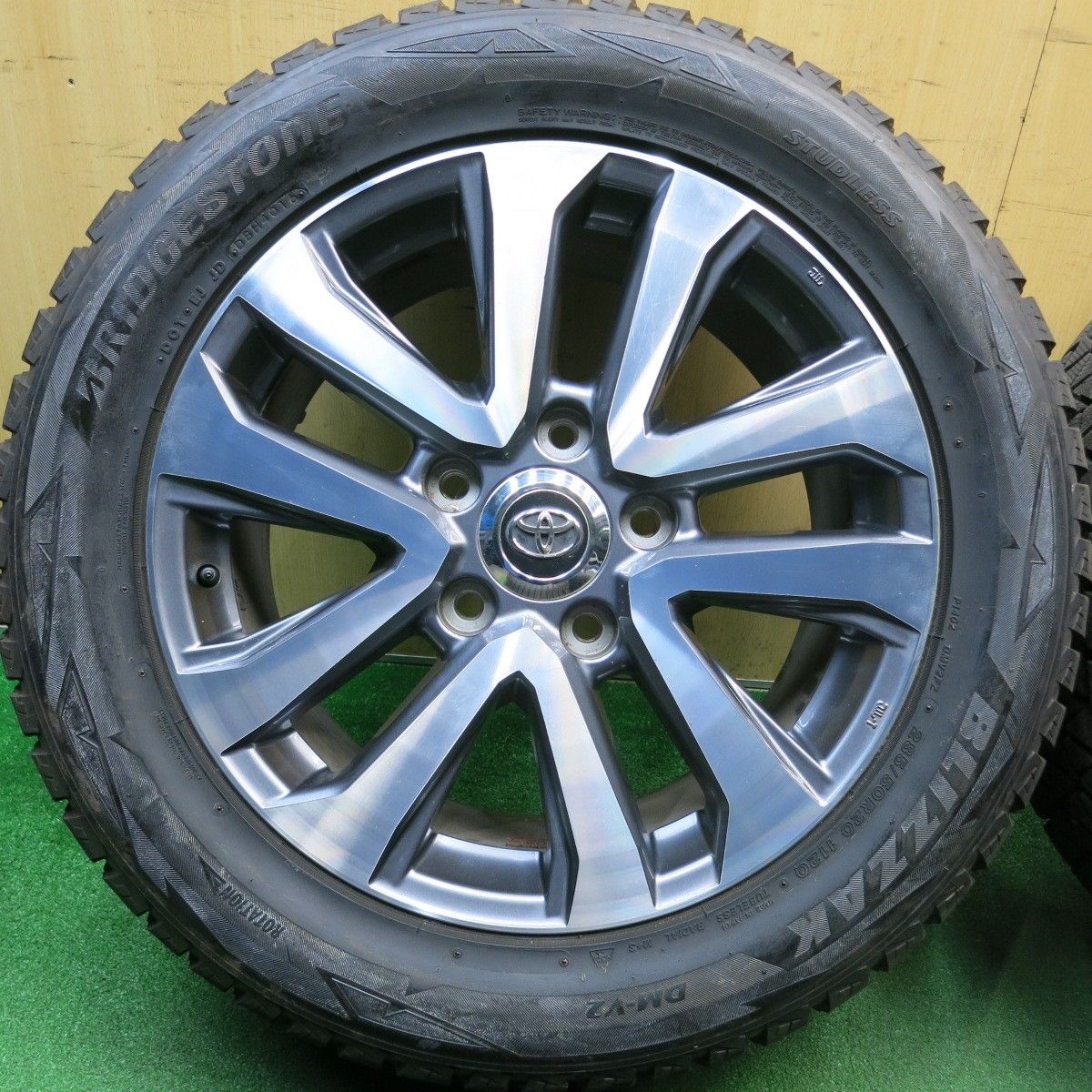 バリ溝！9.5分☆トヨタ ランクル 200 ZX 純正 285/50R20 スタッドレス