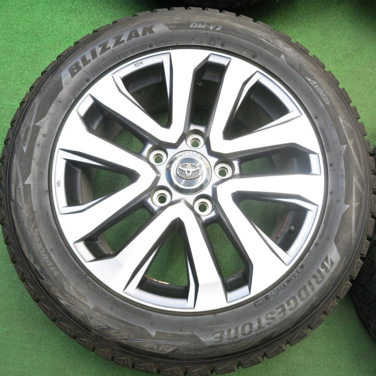 285/50r20 スタッドレス ランクル200 後期純正ホイール　ブリヂストン 285/50r20 スタッドレス ランクル200 後期純正ホイール ブリヂストン