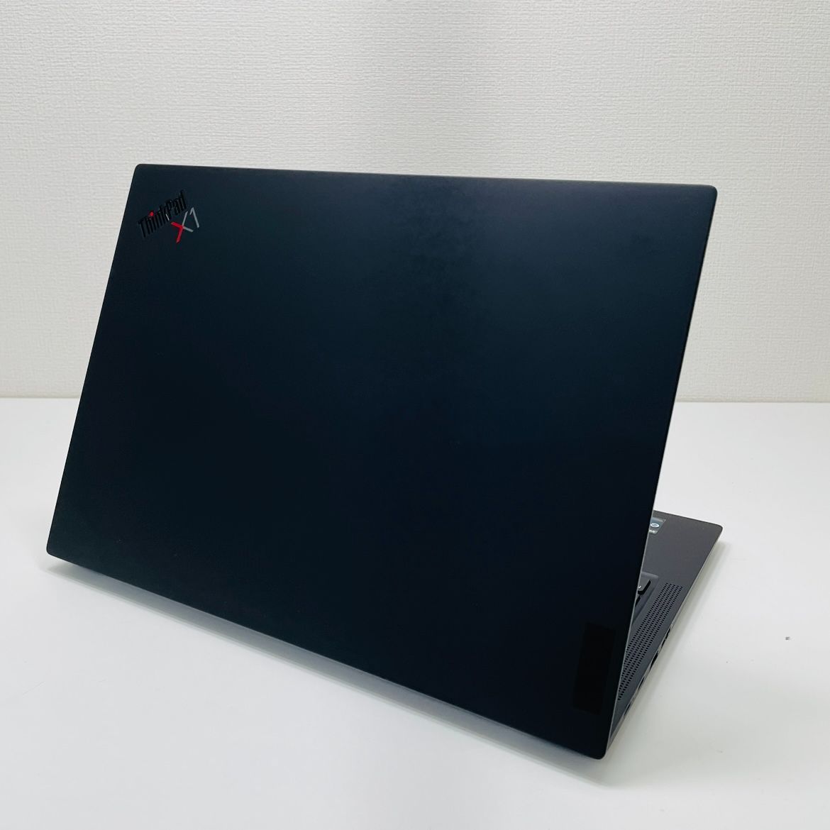 美品ThinkPad X1 Carbon Gen10 i5-1235U Lenovo ThinkPad X1 Carbon Gen 10 Core i5 1235U・16GBメモリー