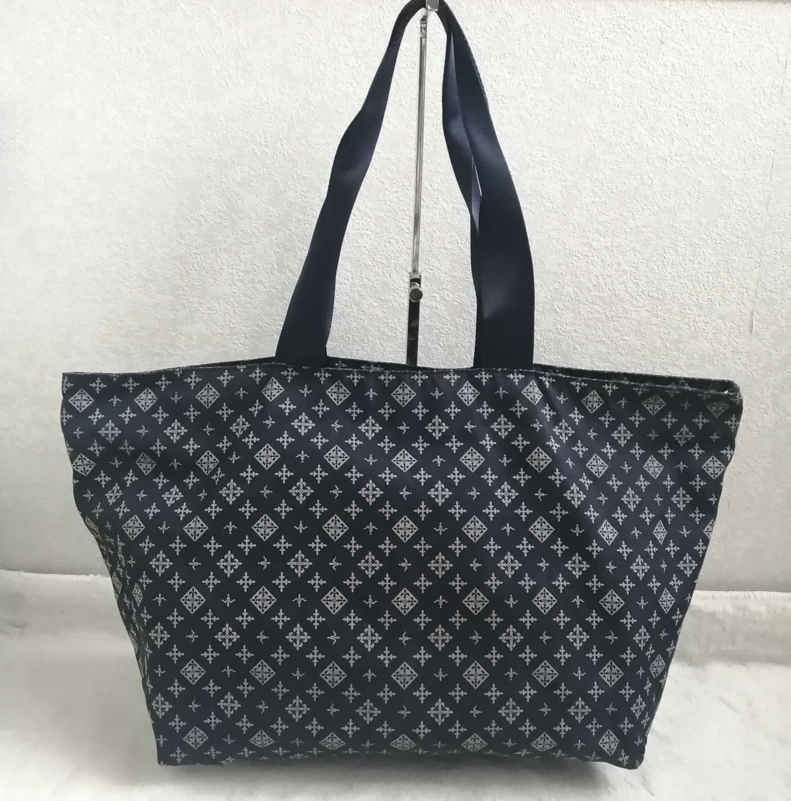 新品未使用K18WG花モチーフ ネックレス マルチカラー0.800cts. 【公式