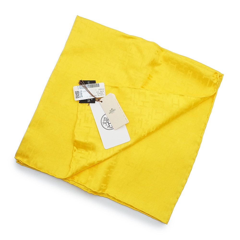 新品未使用⭐︎HERMES エルメス シルク ハンカチ　イエロー エルメス H DEDALE Hデダル シルク100％ ジョーヌヴィフ イエロー