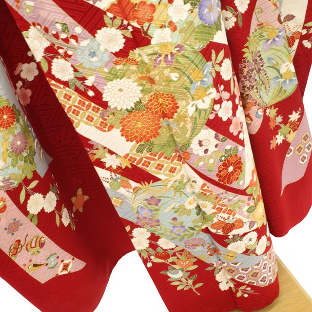 中古】 振袖 リサイクル 着物 吉澤の友禅 金駒刺繍 金彩加工 赤 レッド