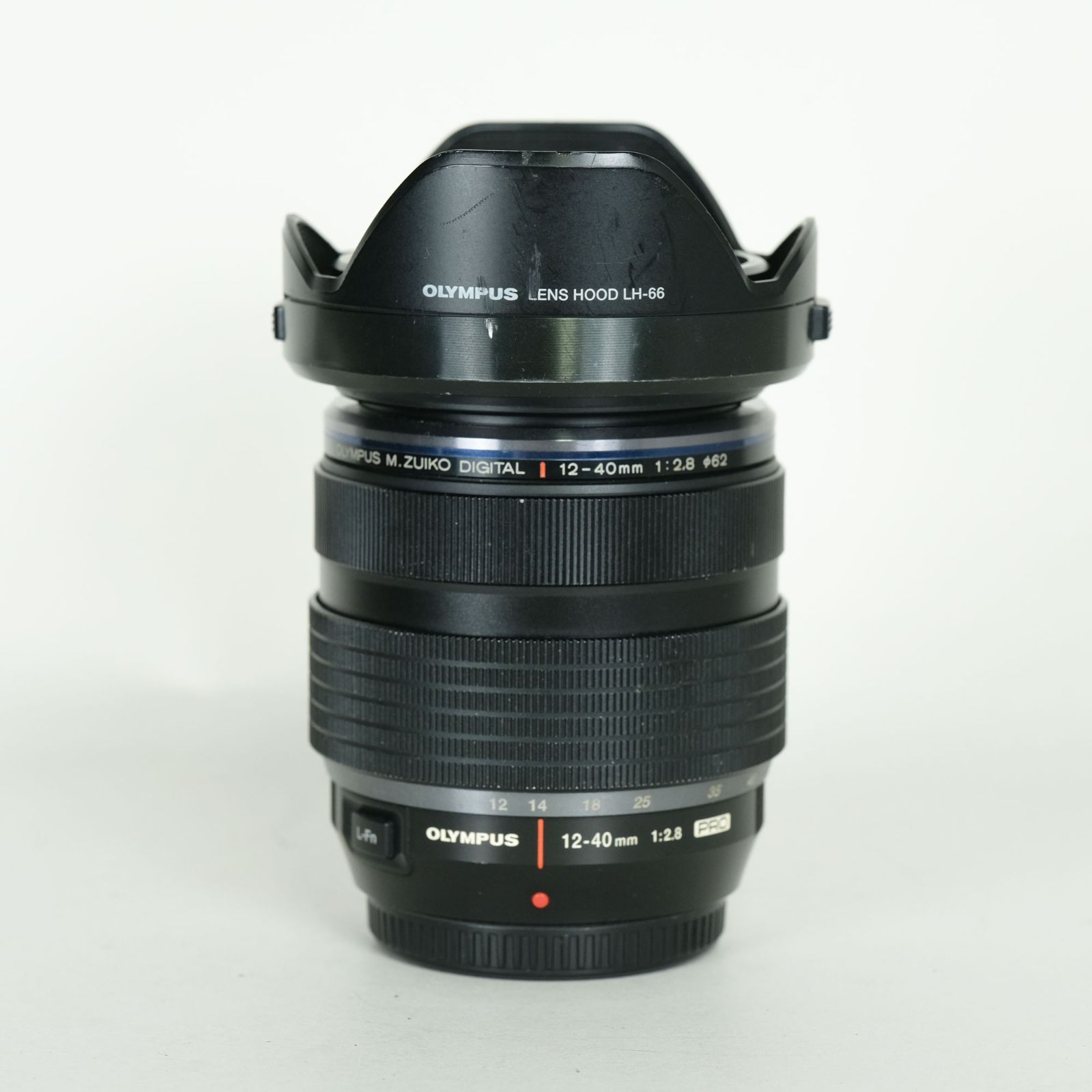 OLYMPUS M.ZUIKO 12-40mm f2.8 マグネットキャップ付 並品] OLYMPUS M.ZUIKO DIGITAL ED 12-40mm F2.8 PRO | マイクロフォー