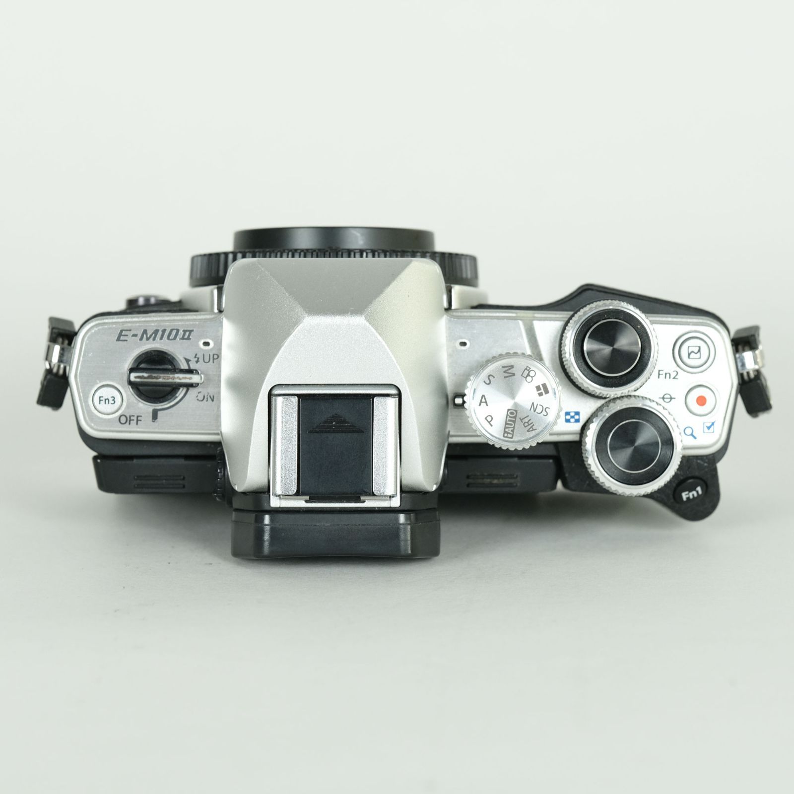 良品 | シャッター数5,160回｜バッテリー2個付] OLYMPUS OM-D E-M10