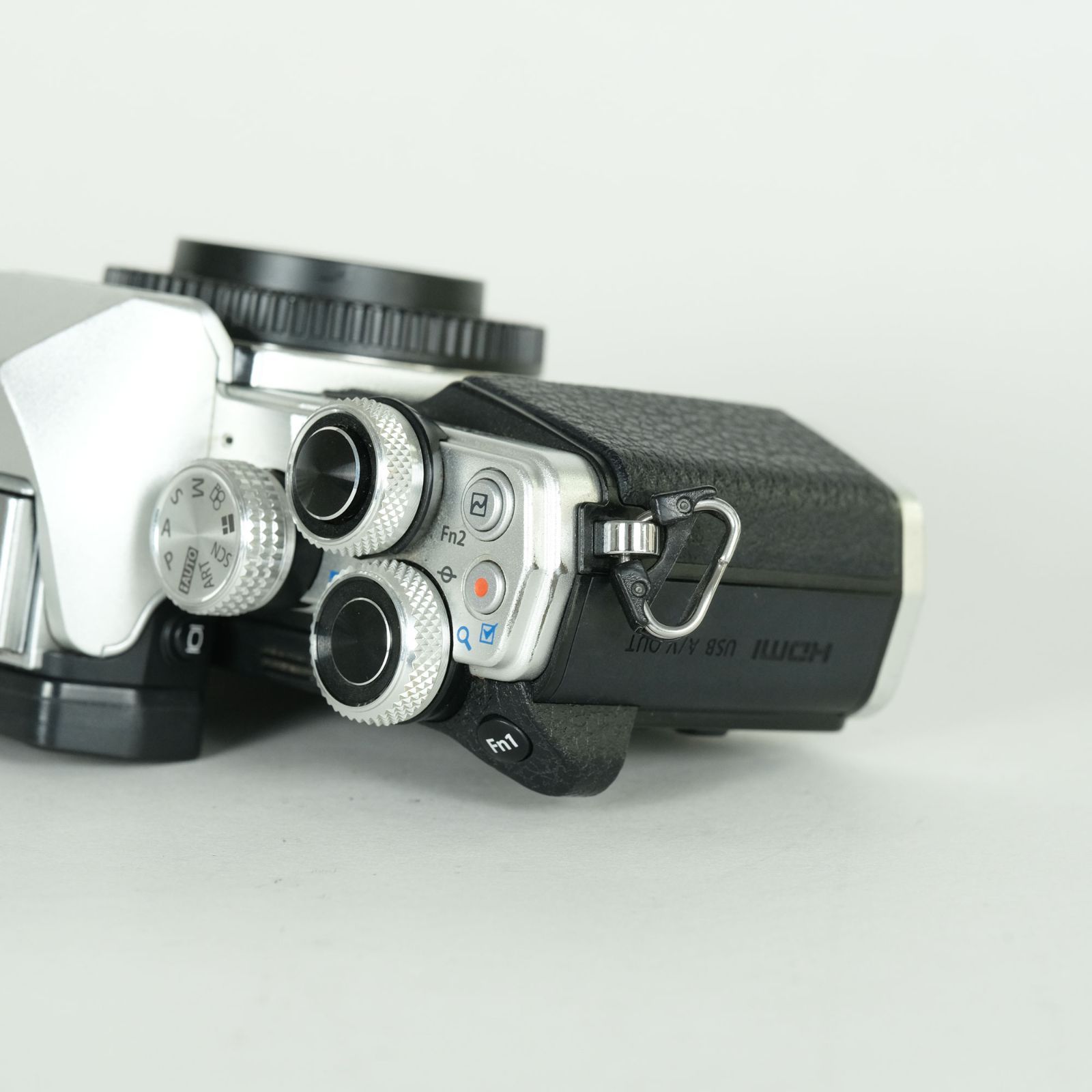 良品 | シャッター数5,160回｜バッテリー2個付] OLYMPUS OM-D E-M10