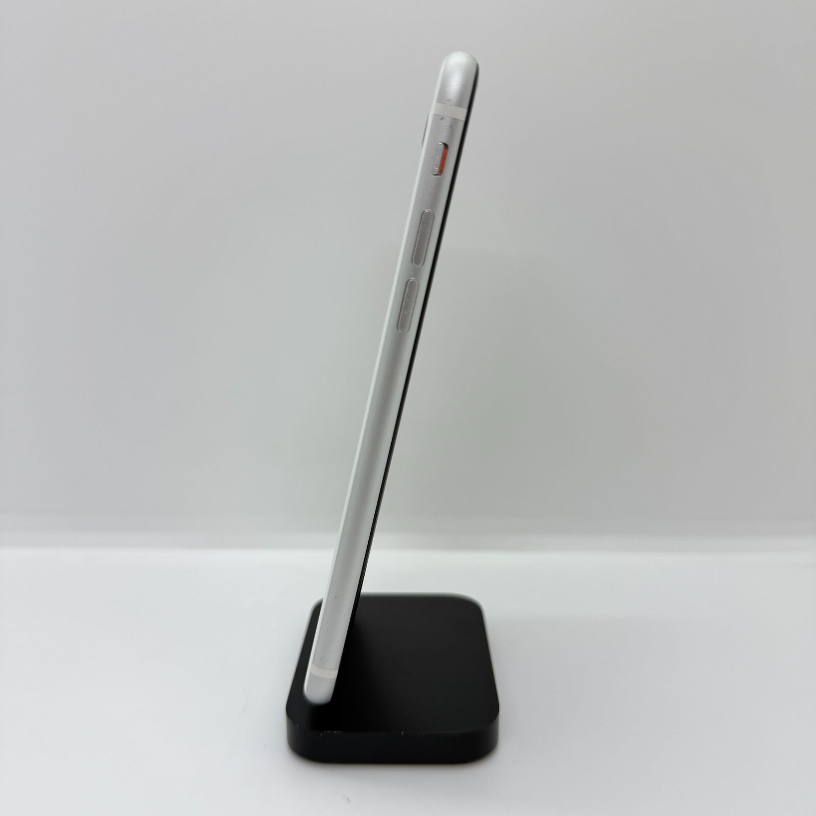 激安ジャンク】iPhoneSE 第2世代 64GB ホワイト【SIMロック解除済み