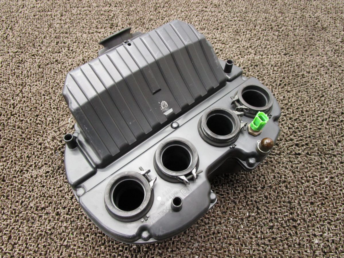 パーツ GSR400 エアクリーナーボックス △A536！GK7DA スズキ 【 K719