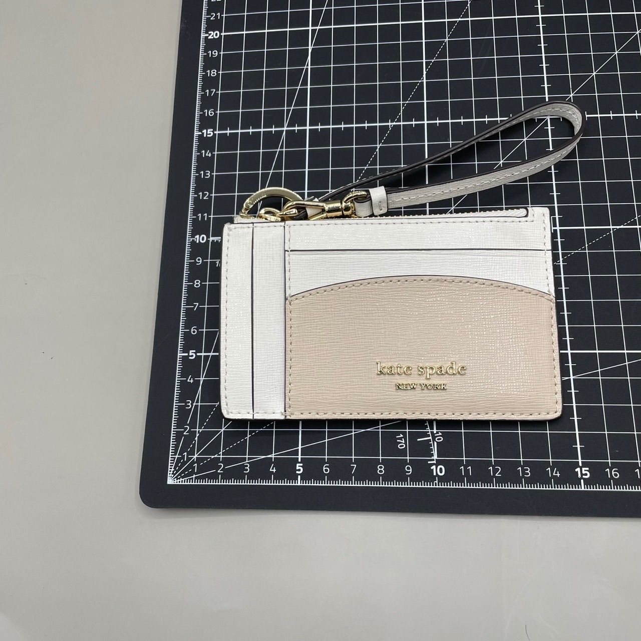 新品未使用 kate spade new york ケイトスペード カードケース 小銭 