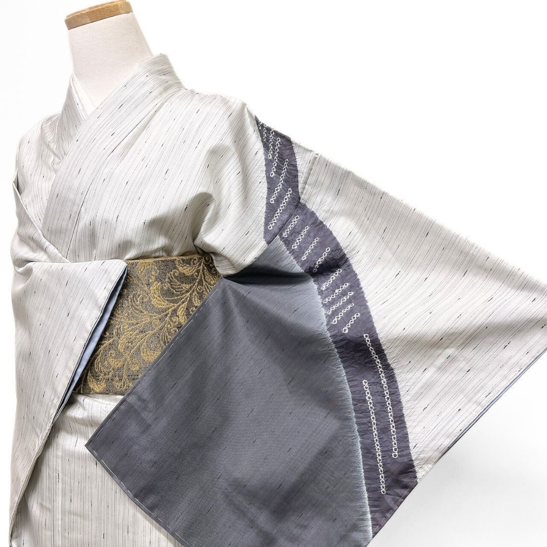 大島紬　染大島紬　未着用　訪問着　絞り　鹿の子　着物　013b p ms 新品【大島紬訪問着】 白 更紗文様｜染大島 絹100％ 八掛付き 未仕立て
