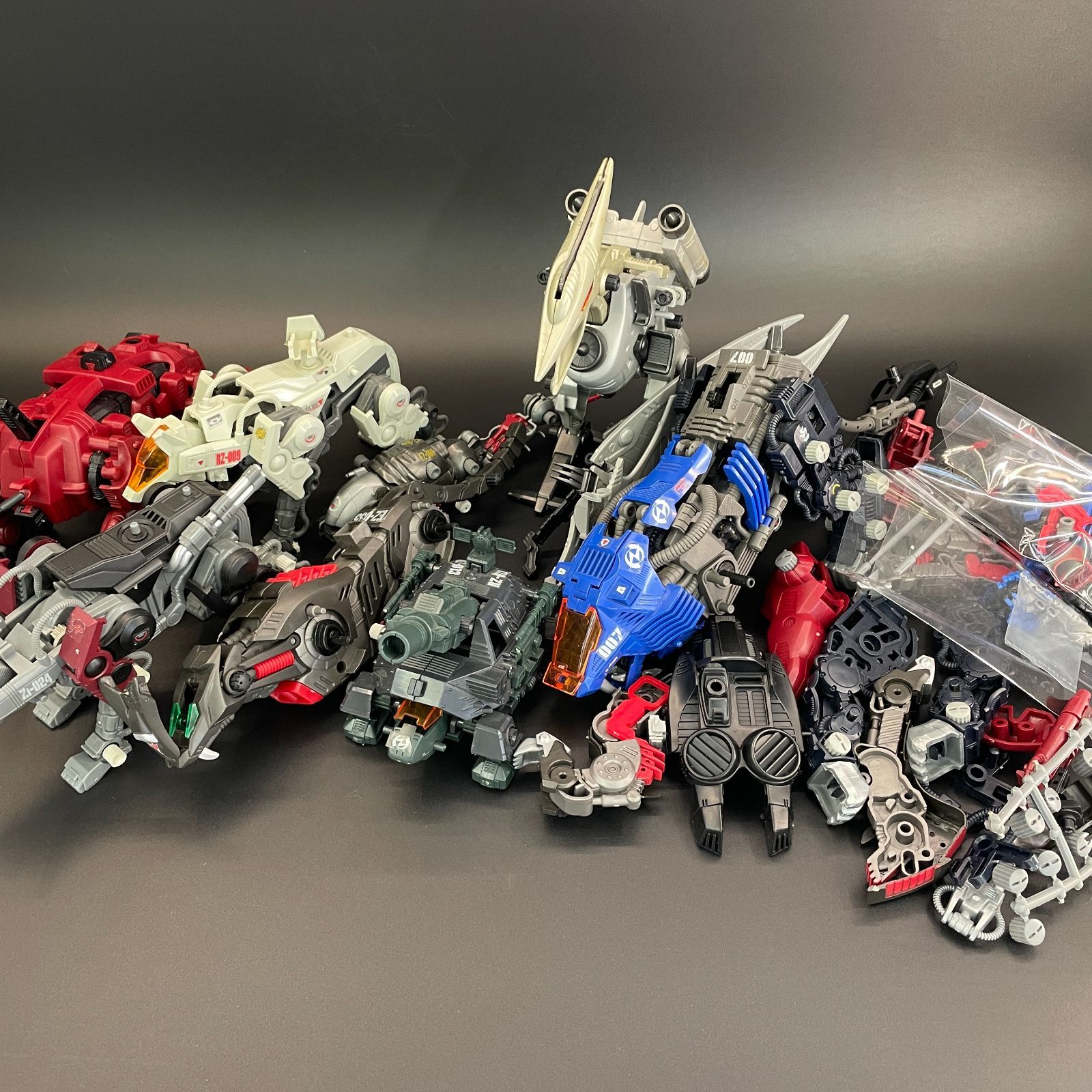 【まとめ売り】ゾイド　ZOIDS　組立済【ジャンク品】 Amazon.co.jp: ZOIDS 旧ゾイド ディバイソン 組立済み ジャンク 説明