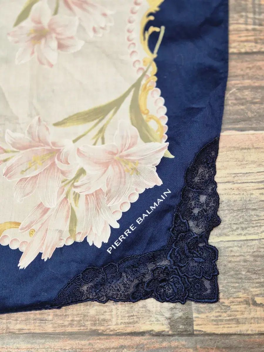 ピエールバルマン フラワー スカーフ レース 装飾 - メルカリ