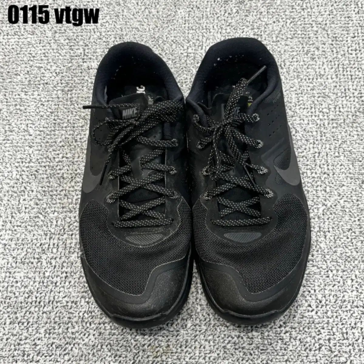 ナイキ メトコン ブラック トレーニングシューズ - メルカリ