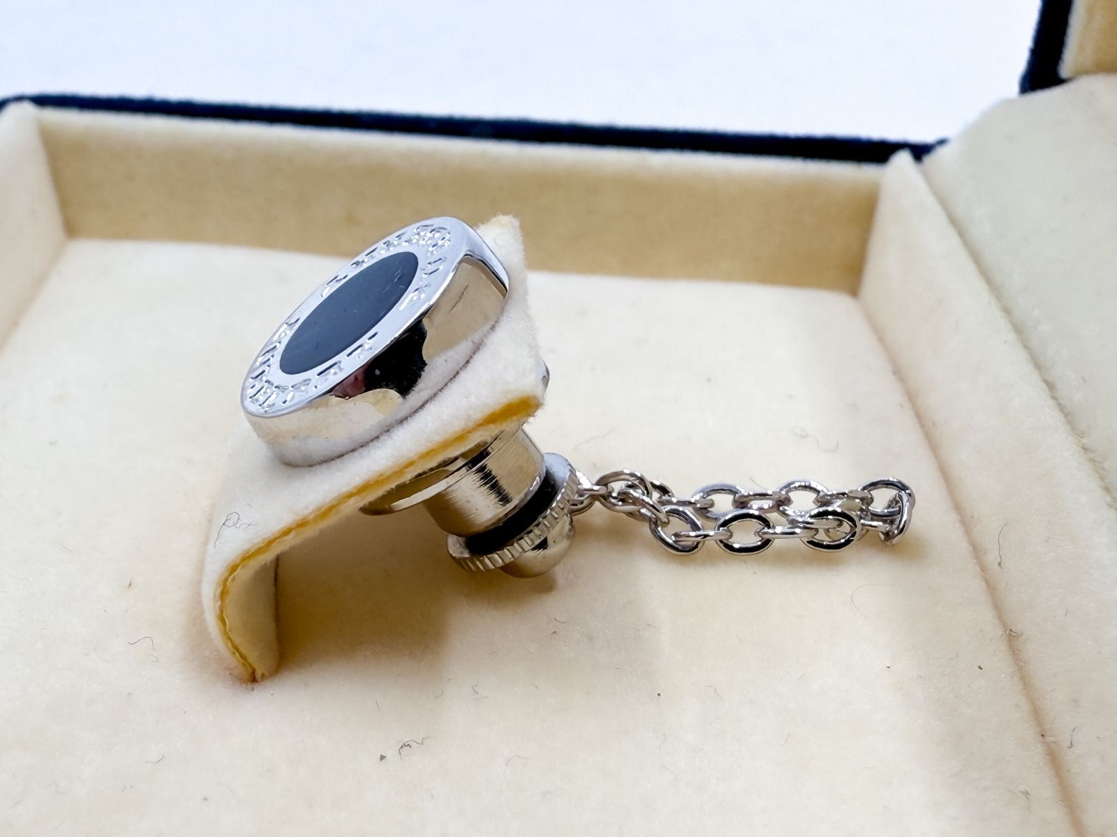 超美品 BURBERRY オーバルロゴ ブラック タイタック タイピン 箱付