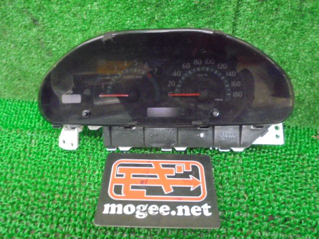 2FI5794 CDF4 トヨタ シエンタ NCP81G 中期型 XLTD スピードメーター