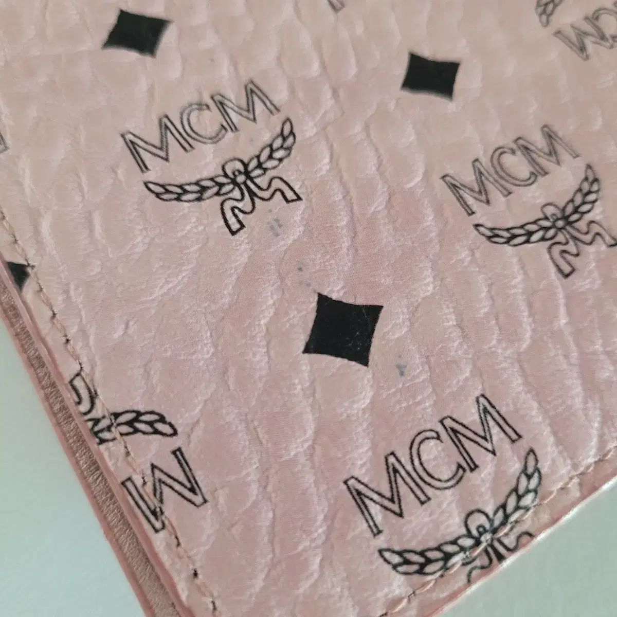 MCM エム シー エム レディース パスポート ケース ラブパッチ