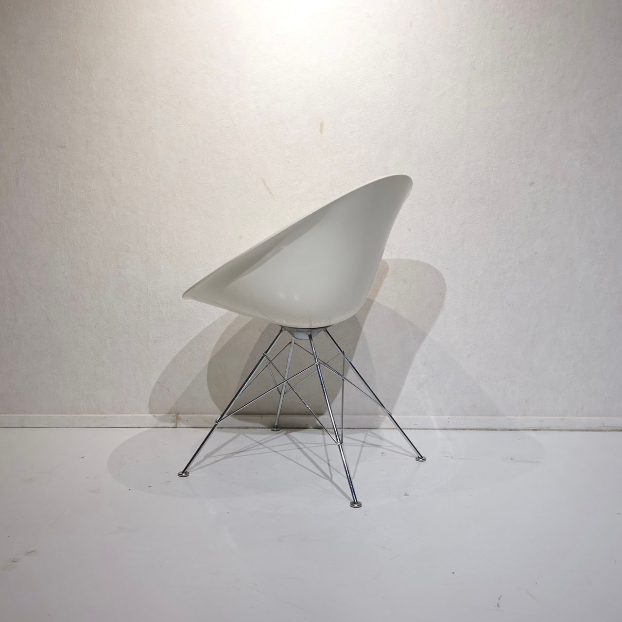 ◯カルテル エロエスチェア ホワイト 白 1人用 エロエス 1本脚 回転式