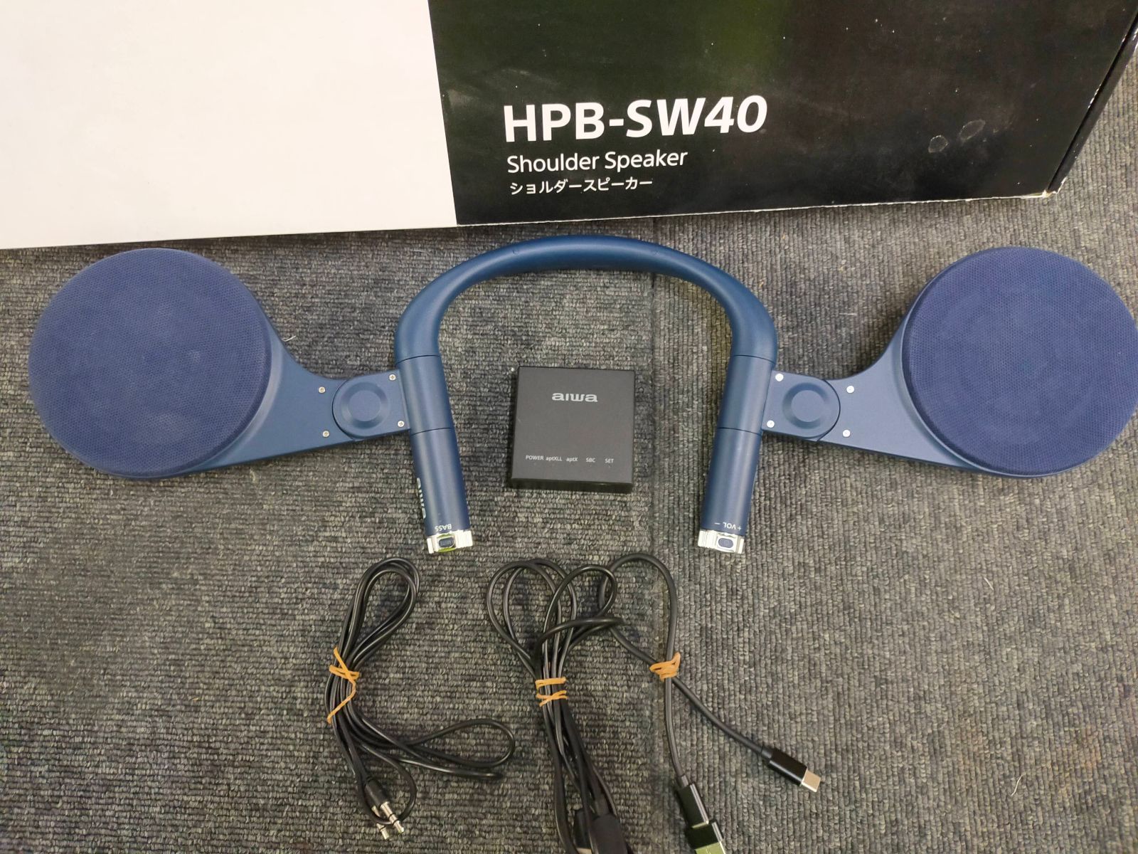 E25-20260115-85 aiwa HPB-SW40 ショルダースピーカー Bluetooth 通電