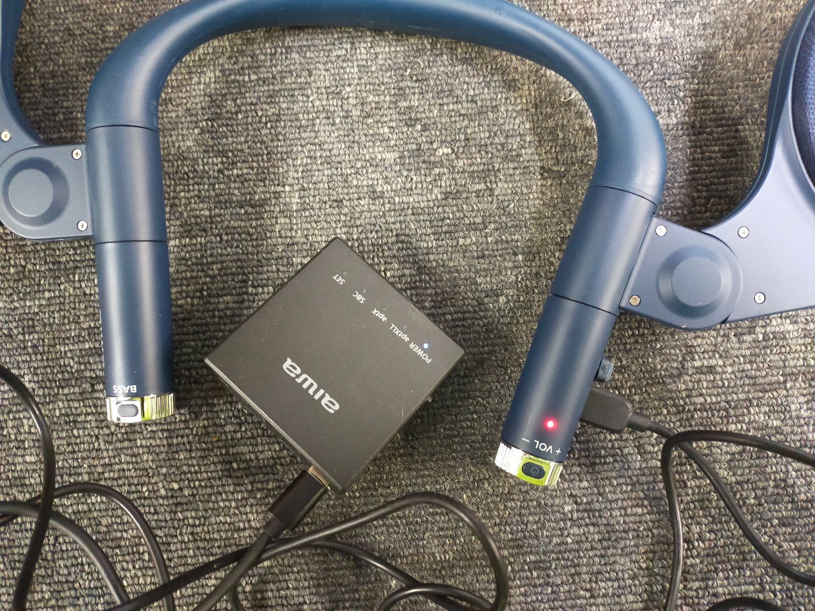 E25-20260115-85 aiwa HPB-SW40 ショルダースピーカー Bluetooth 通電