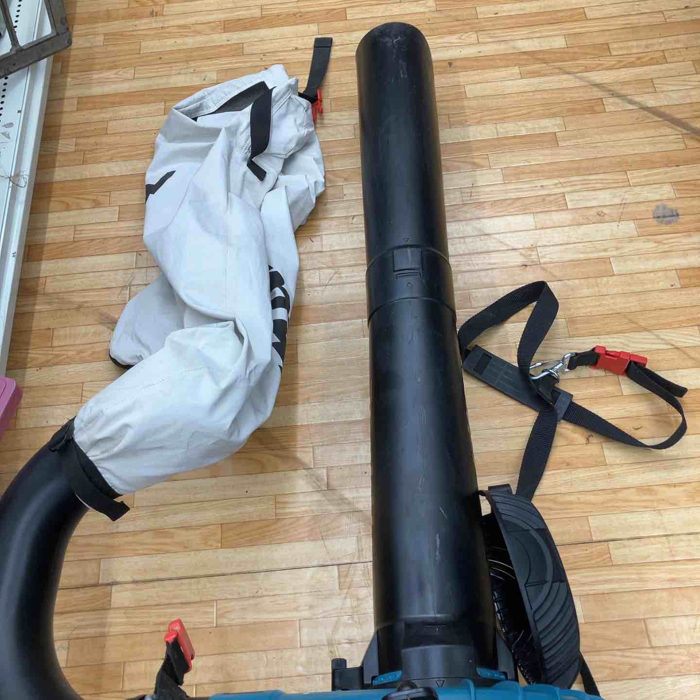 中古品】◇マキタ(makita) コードレスブロワ(バキュームキット付 
