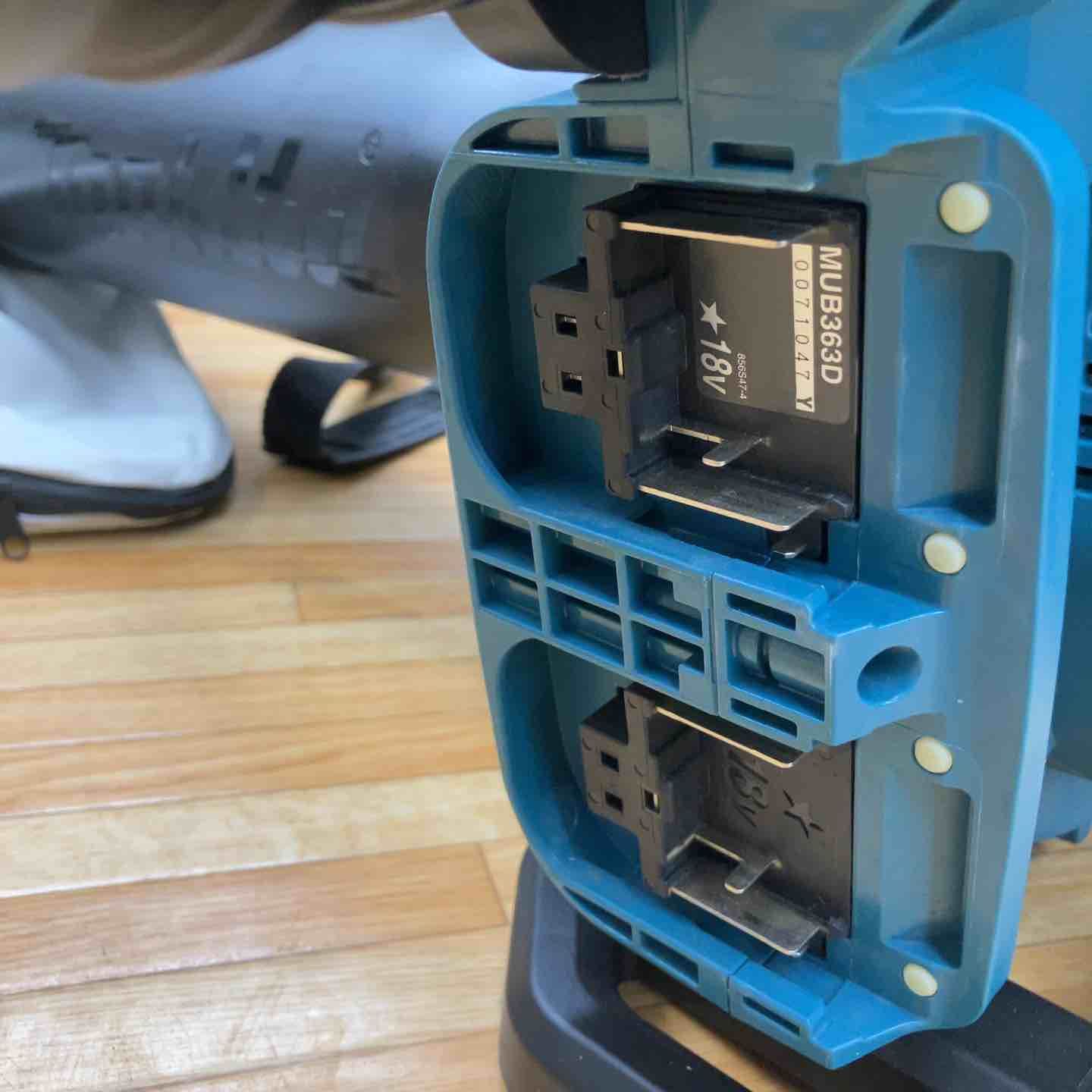 中古品】◇マキタ(makita) コードレスブロワ(バキュームキット付 