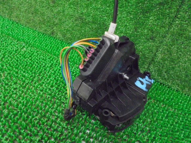 8FH3756 CAD41 ボルボ V60 DBA-FB4164T 2012年 フロント左ドアロックソレノイド