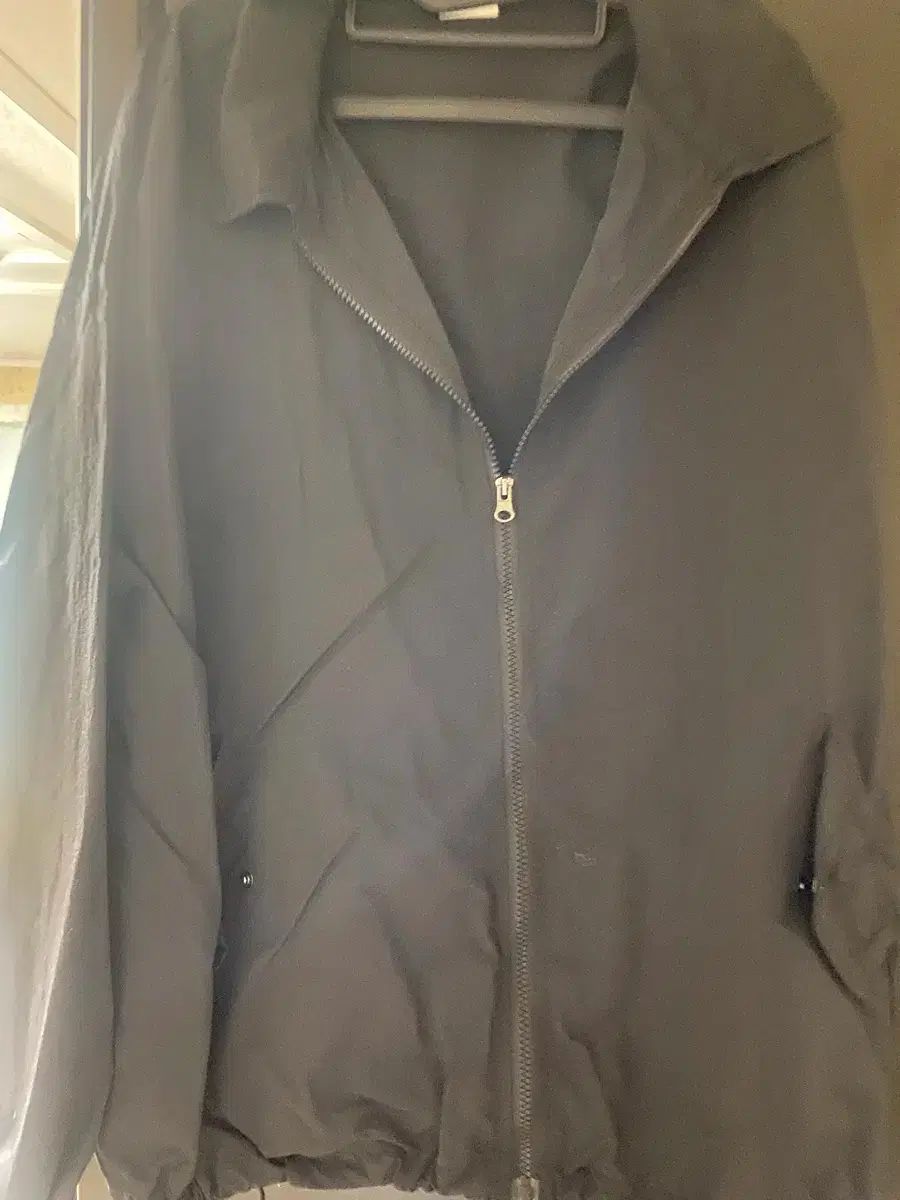 ブラック ウィンドブレーカー 出品