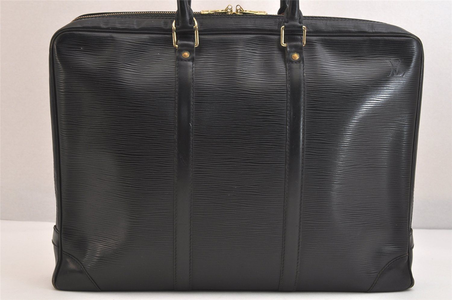 LOUIS VUITTON ルイヴィトン エピ ポルトドキュマン ヴォワイヤージュ