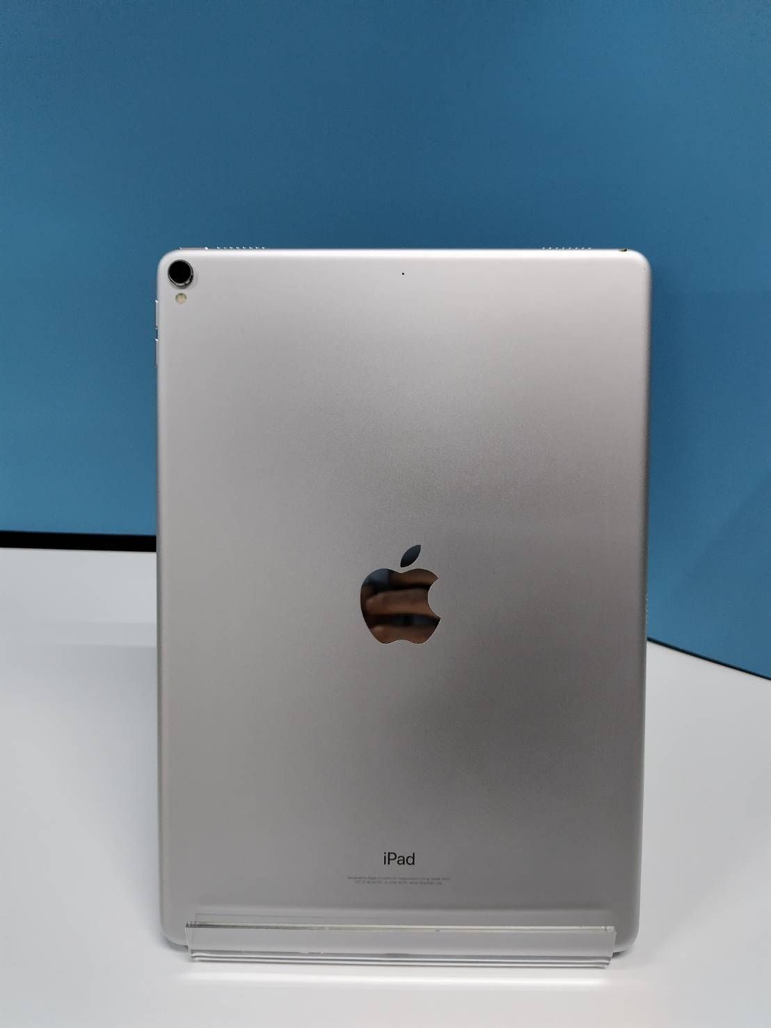 iPad 【Wi-Fiモデル】iPad Pro 10.5インチ/第1世代/64GB/A1701〈NQDW2J/A〉